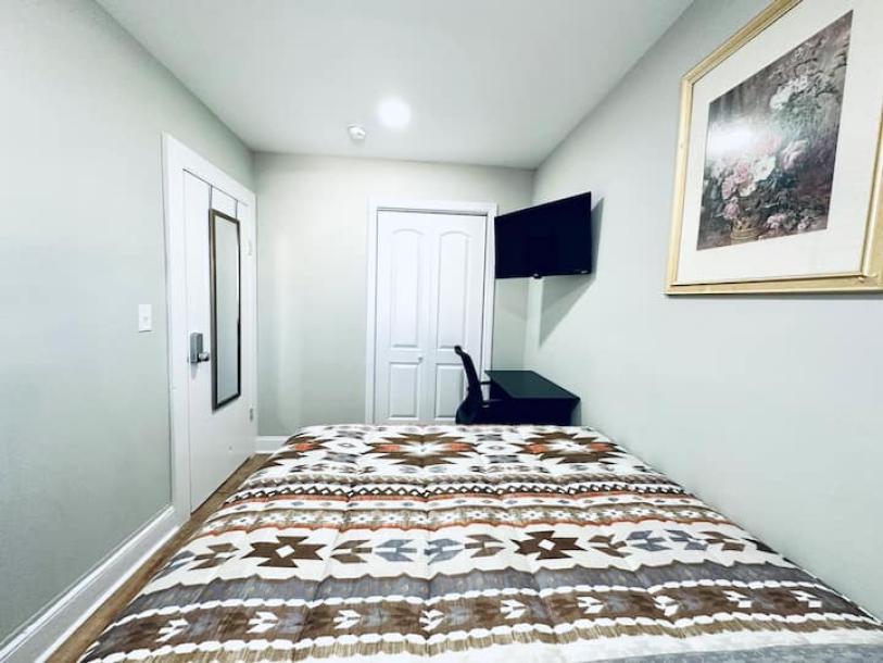 Private room in home in Newark, New Jersey, United States 2 guests1 bedroom1 bed1 shared bath-6