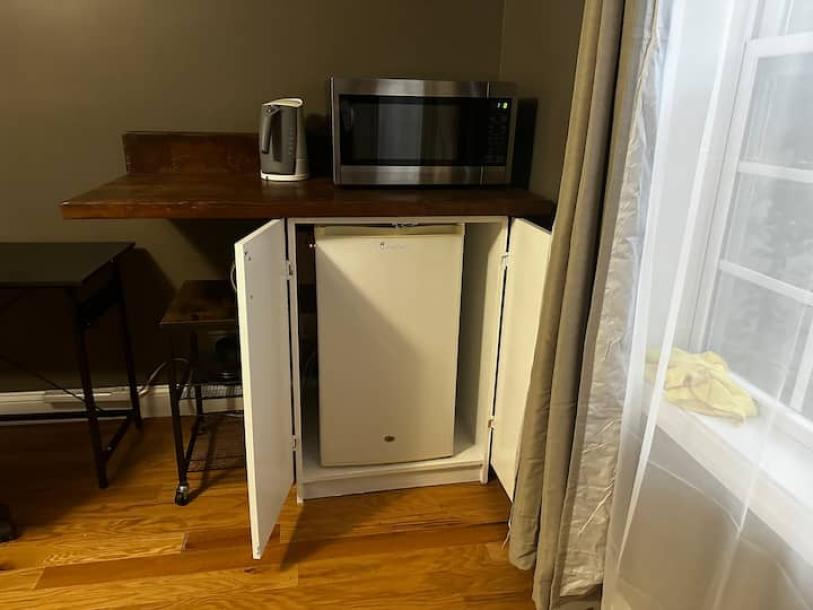 Room in Yonkers, New York, United States 1 queen bedPrivate attached bathroom-1
