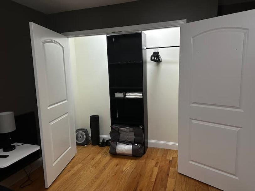 Room in Yonkers, New York, United States 1 queen bedPrivate attached bathroom-2