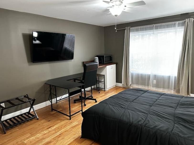 Room in Yonkers, New York, United States 1 queen bedPrivate attached bathroom-3