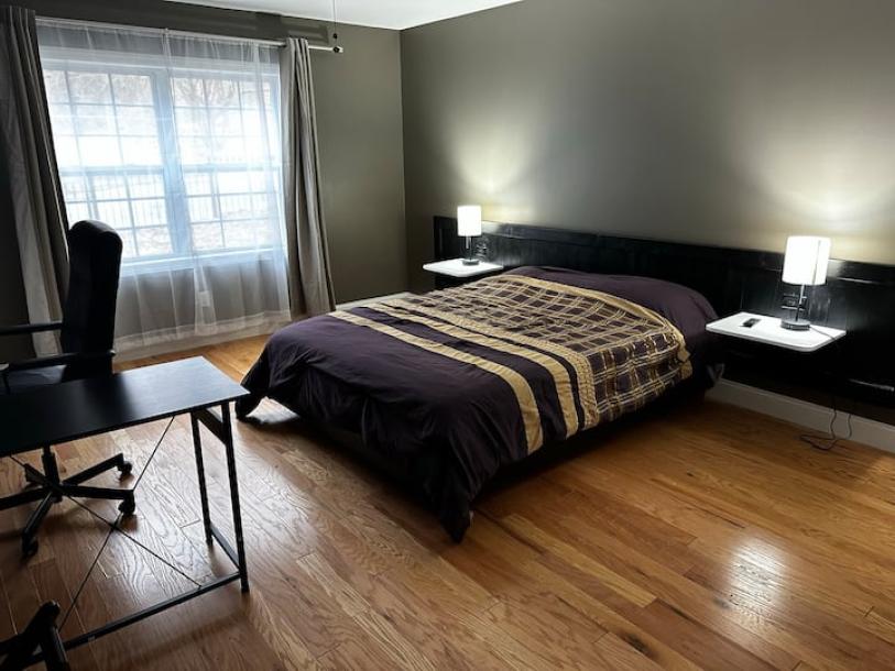 Room in Yonkers, New York, United States 1 queen bedPrivate attached bathroom-4