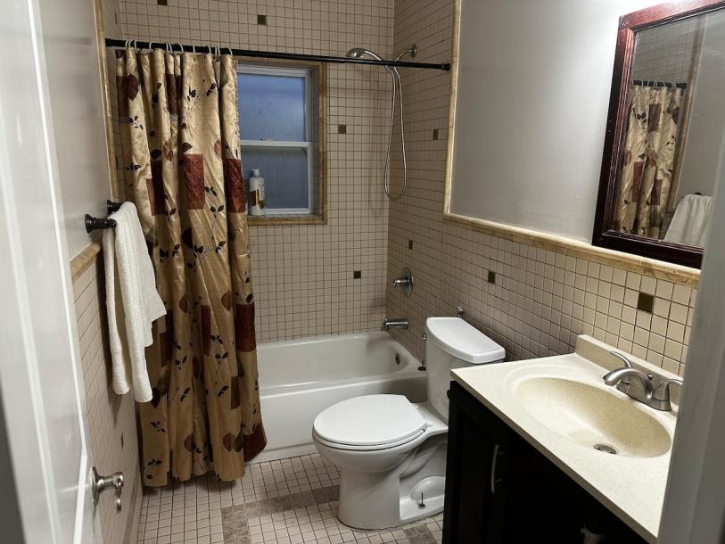 Room in Yonkers, New York, United States 1 queen bedPrivate attached bathroom-5