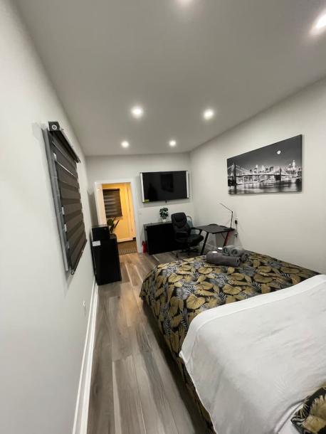 Room in Elmont, New York, United States 1 queen bedPrivate attached bathroom-3