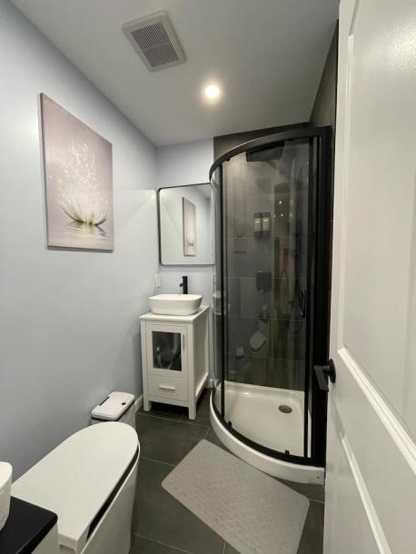 Room in Elmont, New York, United States 1 queen bedPrivate attached bathroom-4