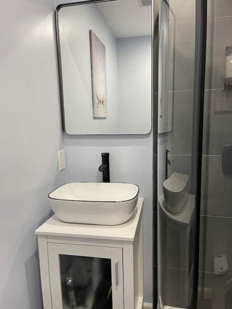 Room in Elmont, New York, United States 1 queen bedPrivate attached bathroom-5