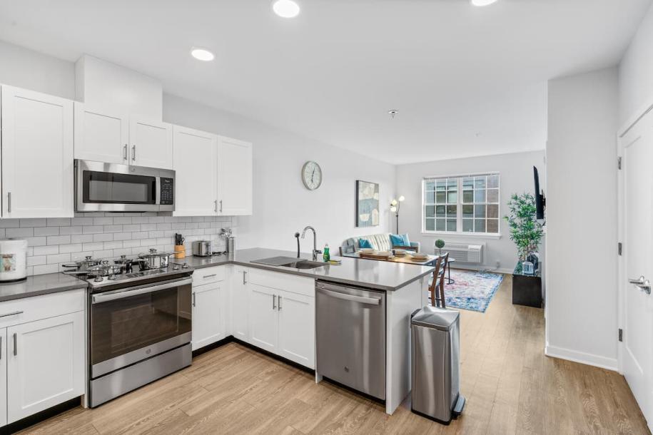 Entire condo in Jersey City, New Jersey, United States 7 guests1 bedroom4 beds1 bath-6