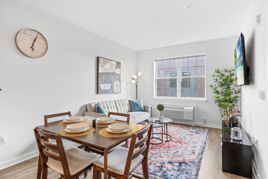 Entire condo in Jersey City, New Jersey, United States 7 guests1 bedroom4 beds1 bath-7