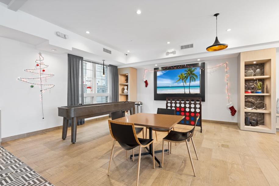 Entire condo in Jersey City, New Jersey, United States 7 guests1 bedroom4 beds1 bath-8