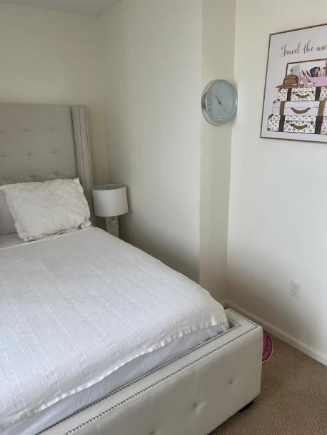 Entire rental unit in New Rochelle, New York, United States 2 guests1 bedroom1 bed1 bath-4