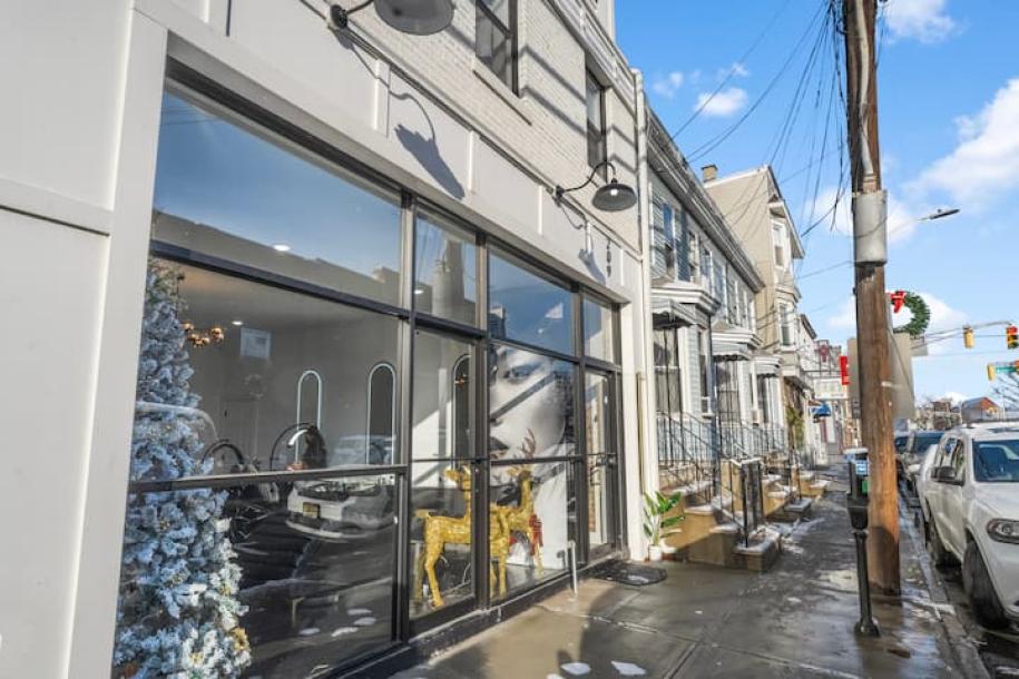 Entire rental unit in Harrison, New Jersey, United States 6 guests1 bedroom1.5 baths-0
