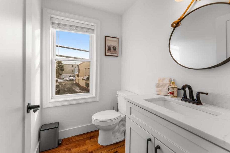 Entire rental unit in Harrison, New Jersey, United States 6 guests1 bedroom1.5 baths-4