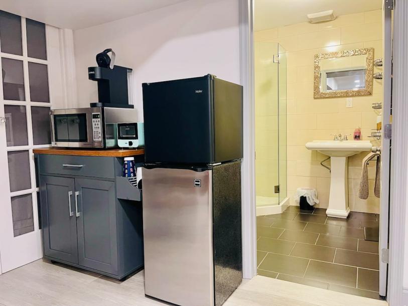 Entire rental unit in Great Neck, New York, United States 2 guests1 bedroom1 bed1 bath-6