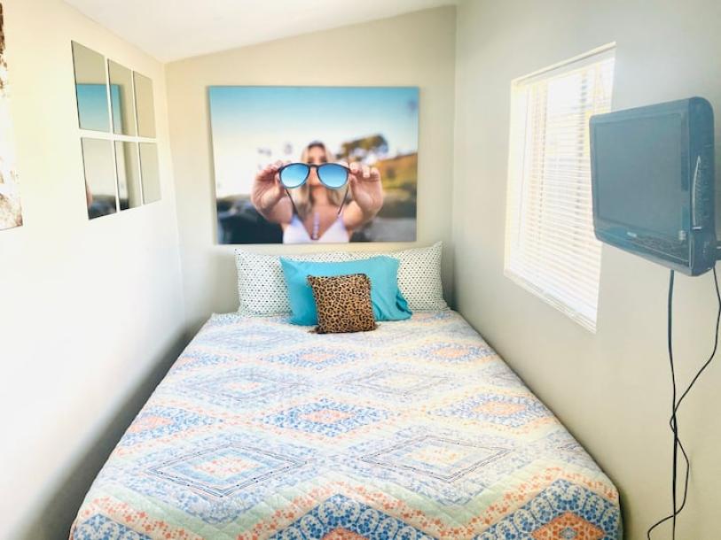 Entire bungalow in San Diego, California 2 guestsStudio1 bed1 bath-2