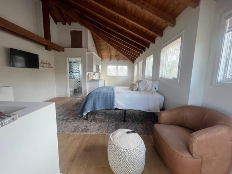 Private room in home in Santa Barbara, California 2 guests1 bedroom1 bed1 private bath-7