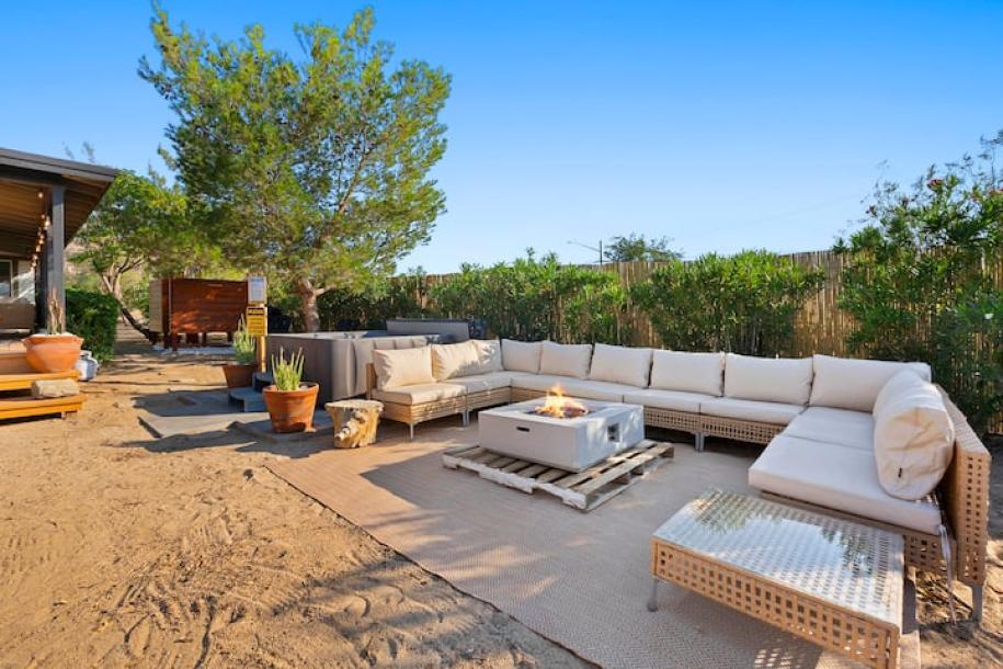 Entire home in Joshua Tree, California 6 guests3 bedrooms5 beds2 baths-6