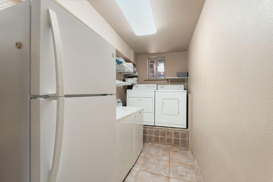 Entire home in Mount Shasta, California 8 guests4 bedrooms4 beds3.5 baths-2