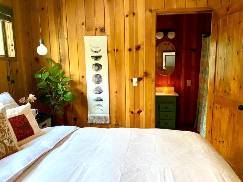 Entire guesthouse in Three Rivers, California 2 guests1 bedroom1 bed1 bath-6
