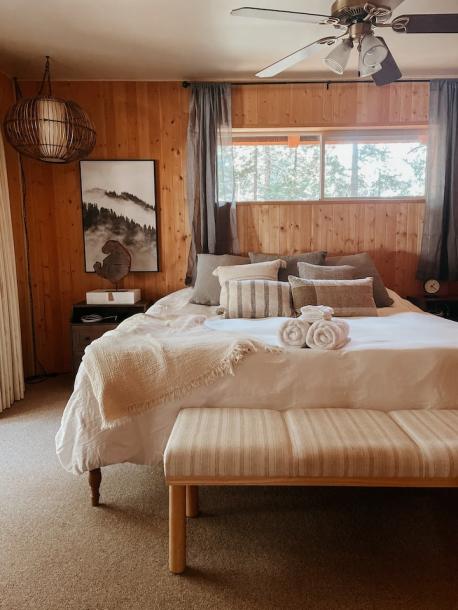 Entire cabin in Arnold, California 8 guests3 bedrooms5 beds1 bath-17