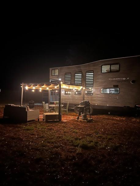 Camper/RV in Jamestown, California 4 guests1 bedroom2 beds1 bath-5