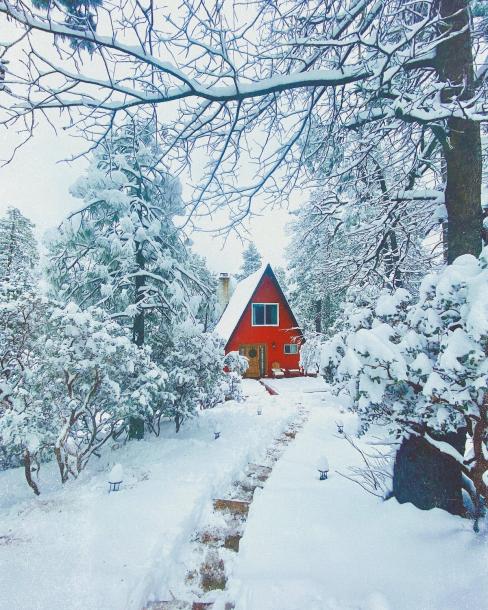 Entire cabin in Idyllwild-Pine Cove, California 7 guests3 bedrooms4 beds2 baths-17