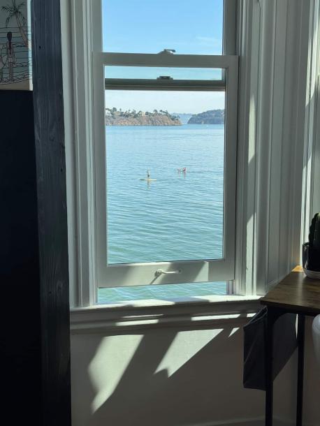 Entire rental unit in Sausalito, California 2 guests1 bedroom1 bed1 bath-4