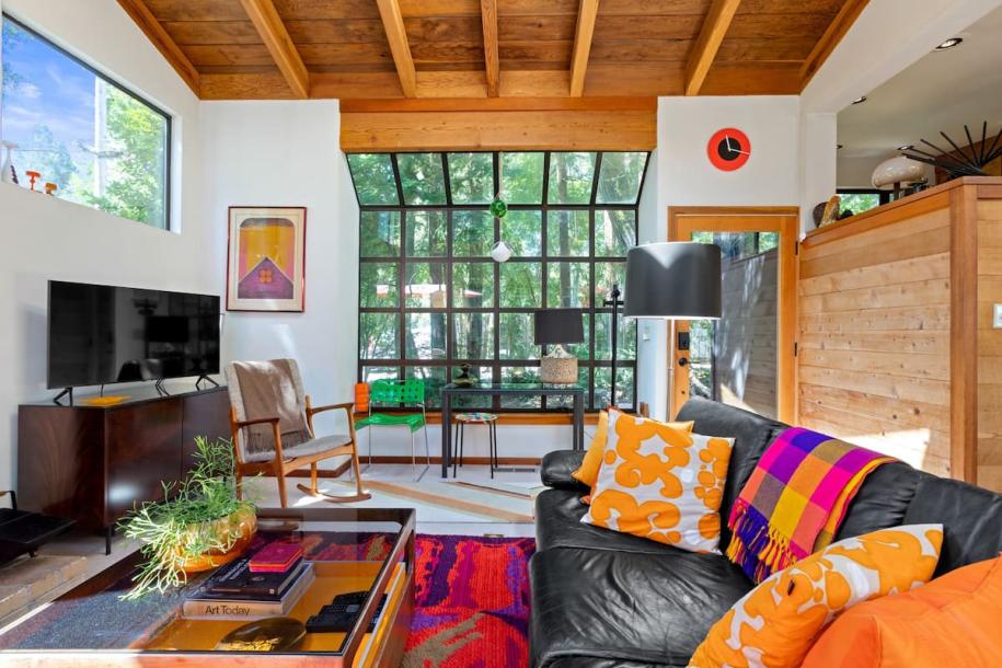 Entire cabin in Guerneville, California 4 guests3 bedrooms3 beds1 bath-14