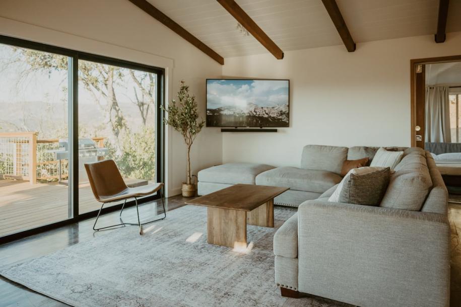 Entire home in Mariposa, California 8 guests3 bedrooms5 beds2.5 baths-17
