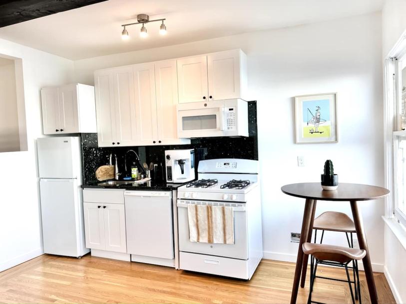 Entire rental unit in Sausalito, California 2 guests1 bedroom1 bed1 bath-10
