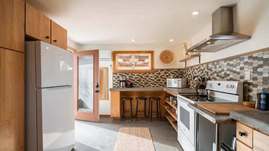 Entire home in Joshua Tree, California 4 guests2 bedrooms3 beds3 baths-18