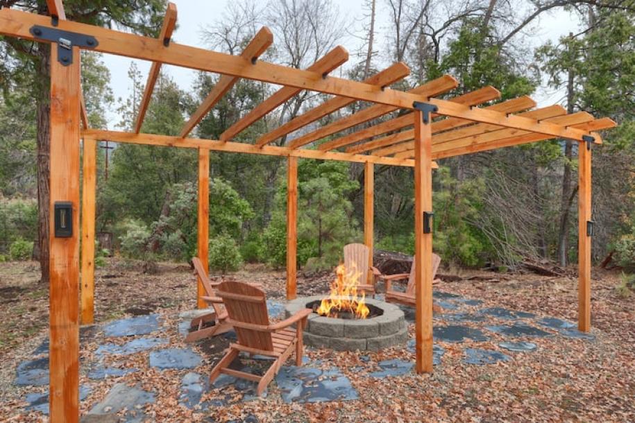 Entire cabin in Oakhurst, California 9 guests2 bedrooms6 beds2 baths-3