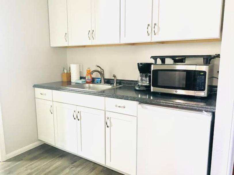 Entire bungalow in San Diego, California 2 guestsStudio1 bed1 bath-12
