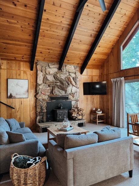 Entire cabin in Arnold, California 8 guests3 bedrooms5 beds1 bath-1