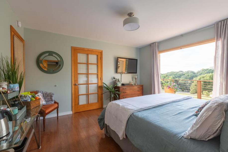 Room in Pismo Beach, California 1 king bedPrivate attached bathroom-14
