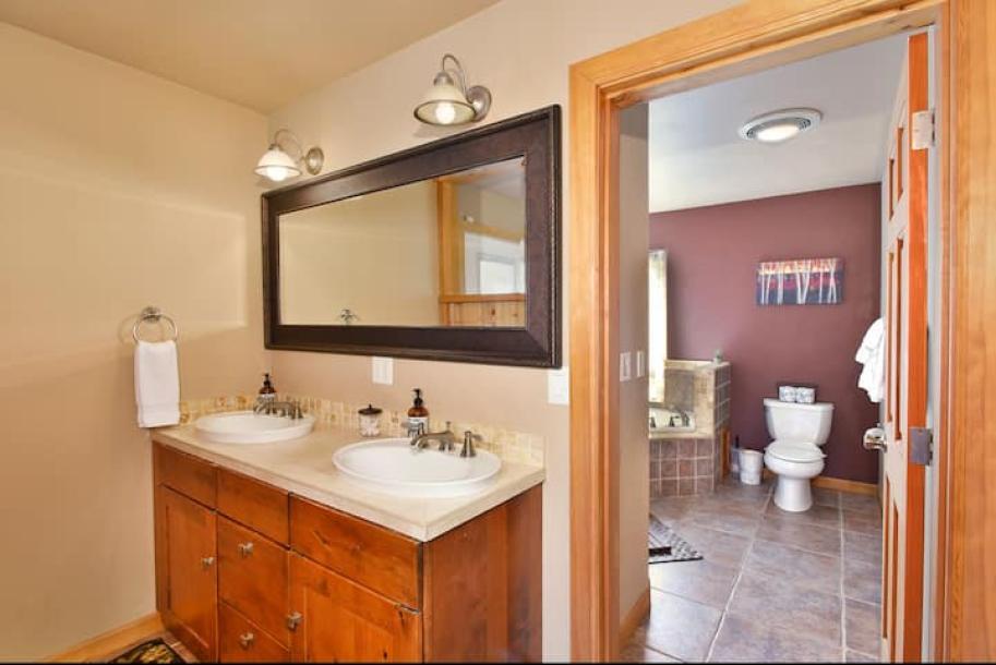 Entire home in Mount Shasta, California 8 guests4 bedrooms4 beds3.5 baths-7