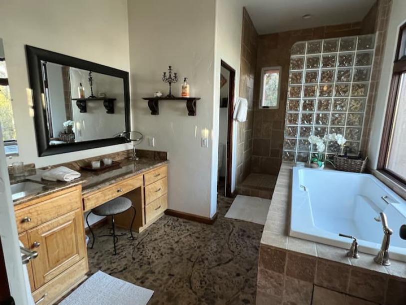 Entire guesthouse in Malibu, California 2 guests1 bedroom1 bed1.5 baths-5