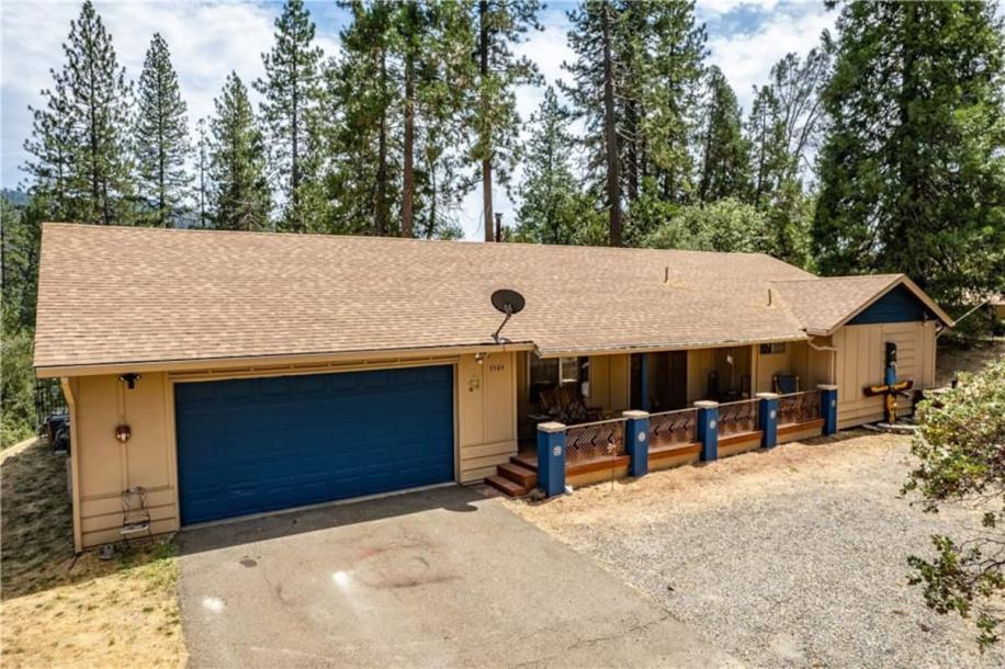 Entire home in Mariposa, California 8 guests3 bedrooms5 beds2 baths-16