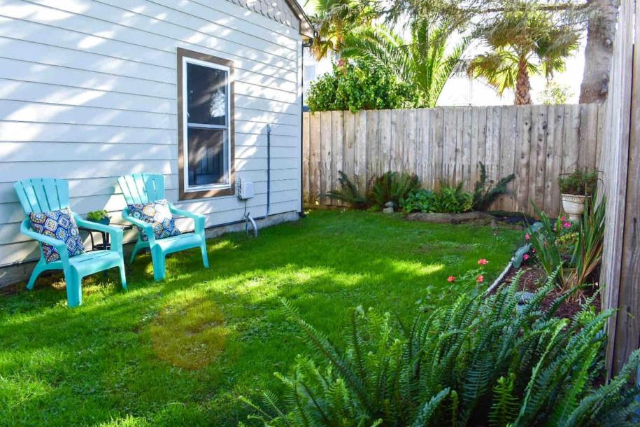 Entire cottage in Crescent City, California 3 guests1 bedroom2 beds1 bath-6