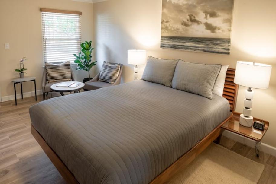 Room in boutique hotel in Santa Barbara, California 2 guests1 bedroom1 bed1 private bath-8