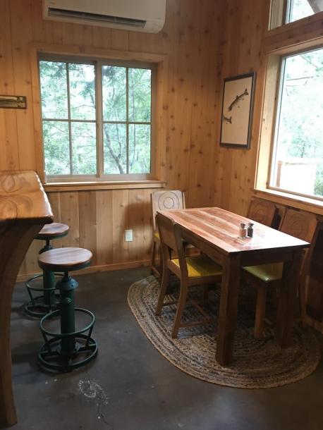 Entire cabin in Crescent City, California 4 guests1 bedroom2 beds1 bath-2