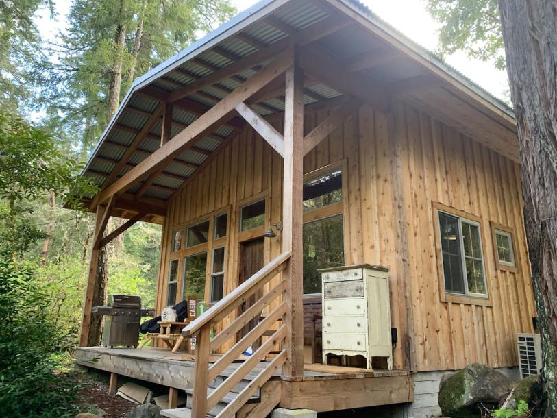 Entire cabin in Crescent City, California 4 guests1 bedroom2 beds1 bath-12