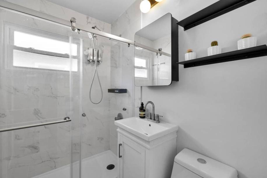 Entire home in San Diego, California 2 guests1 bedroom1 bed1 bath-12