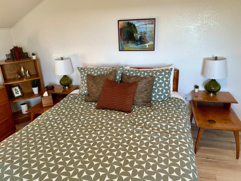 Entire home in Crescent City, California 4 guests2 bedrooms2 beds1 bath-6