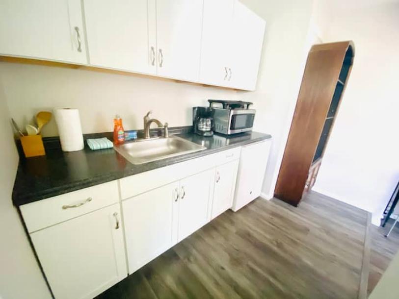 Entire bungalow in San Diego, California 2 guestsStudio1 bed1 bath-11