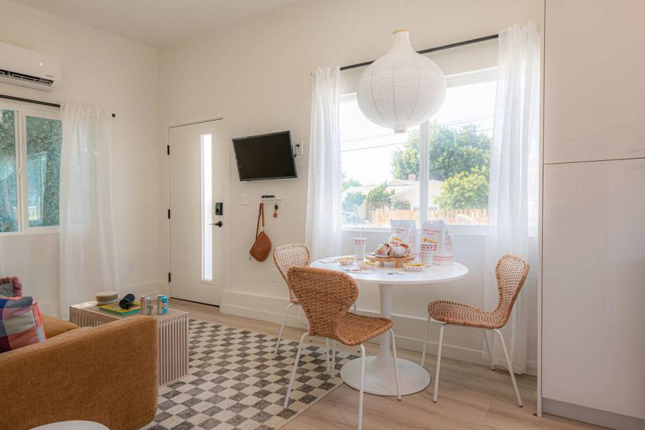 Entire guesthouse in La Mesa, California 4 guests1 bedroom2 beds1 bath-4