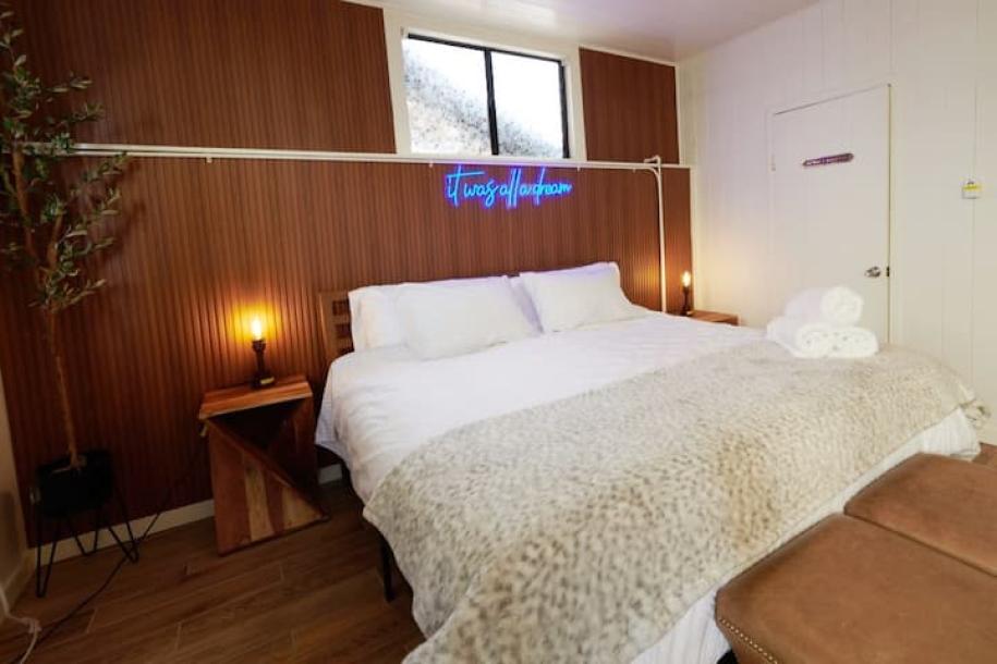 Entire guesthouse in Redondo Beach, California 2 guests1 bedroom1 bed1 bath-4