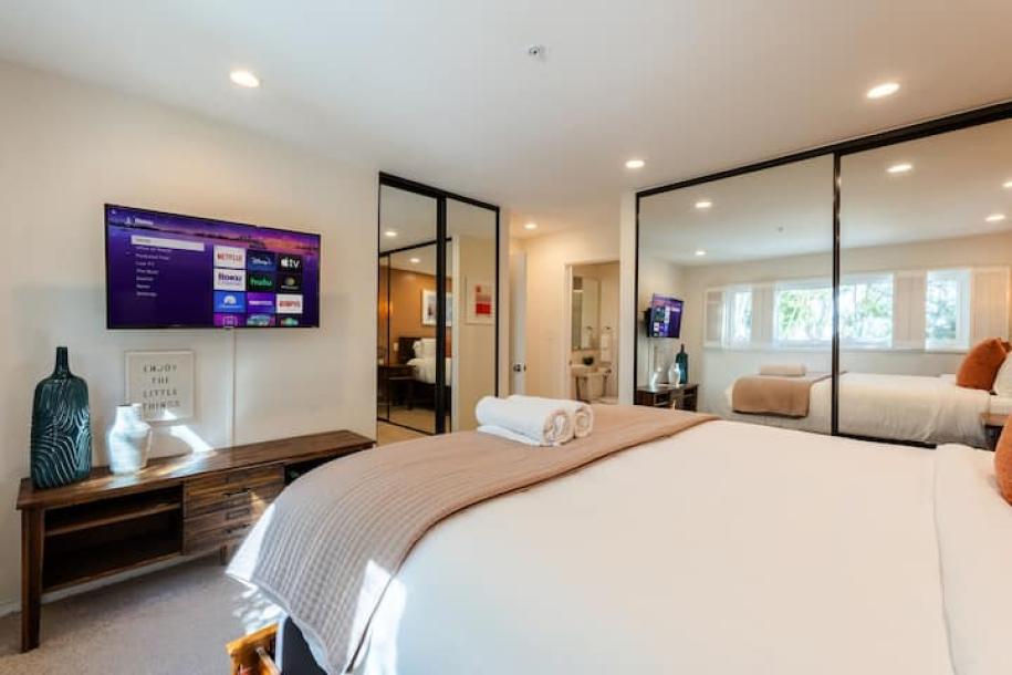 Entire condo in San Diego, California 5 guests2 bedrooms2 beds2 baths-7