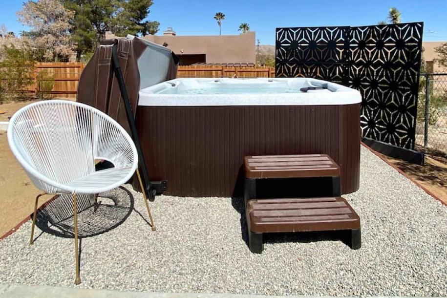 Entire home in Joshua Tree, California 4 guests2 bedrooms2 beds1 bath-6