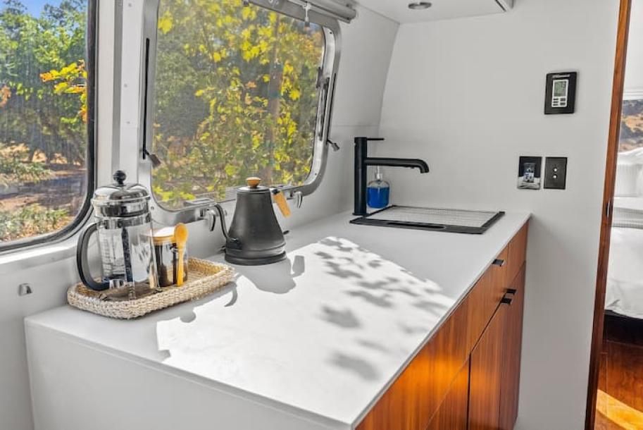 Camper/RV in Coulterville, California 3 guests1 bedroom2 beds1 bath-9