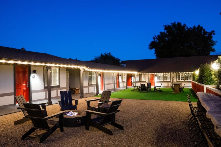 Room in hotel in Solvang, California 2 guests1 bedroom1 bed1 private bath-0
