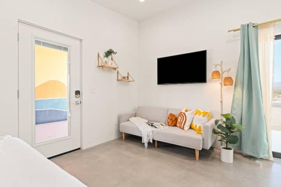 Tiny home in Joshua Tree, California 3 guests1 bedroom2 beds1 bath-6